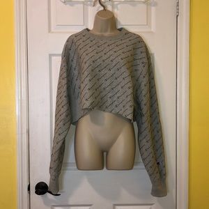 GREY CHAMPION PRINT CROPPED CREWNECK SWEATSHIRT